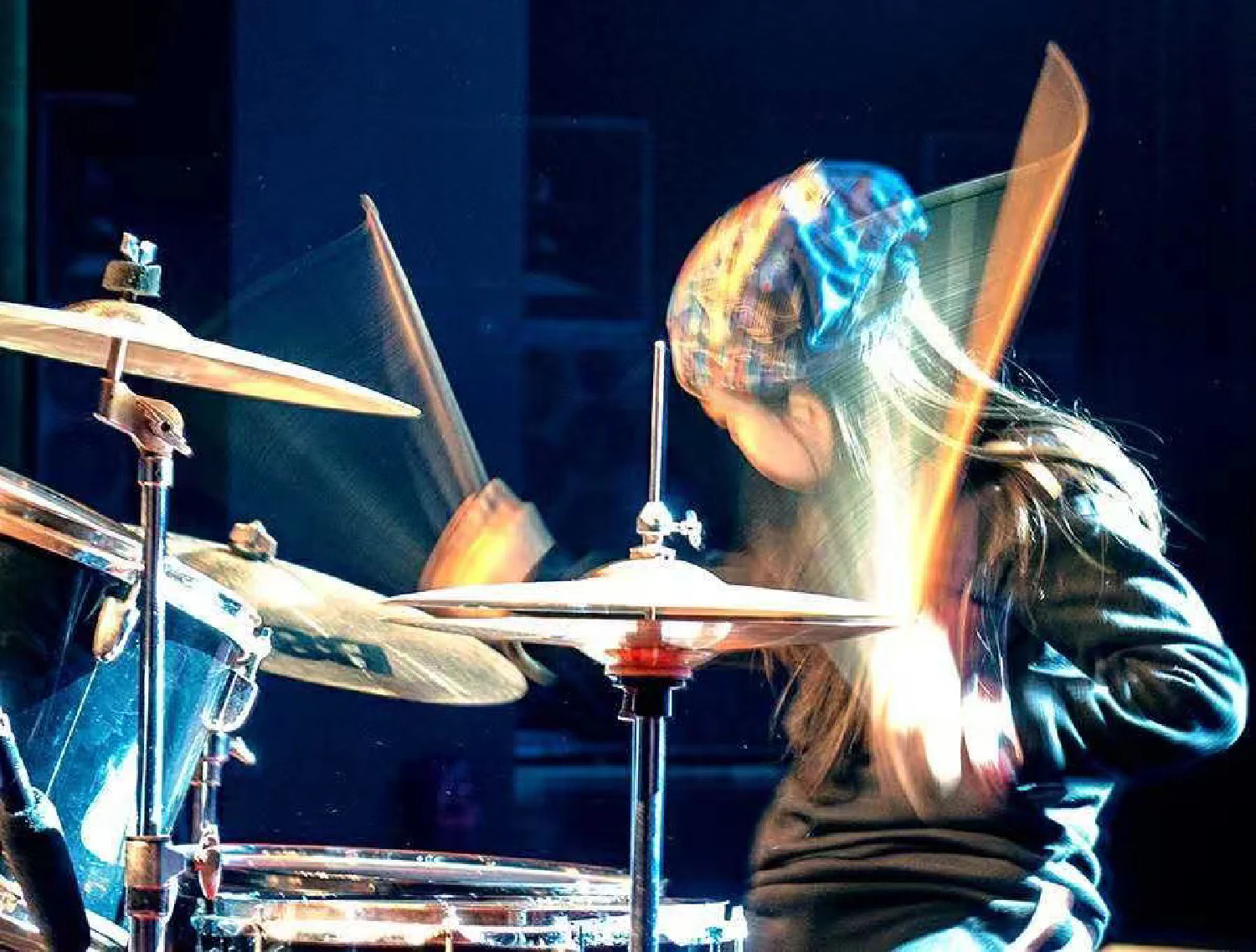 Deqi Mu performing drum set