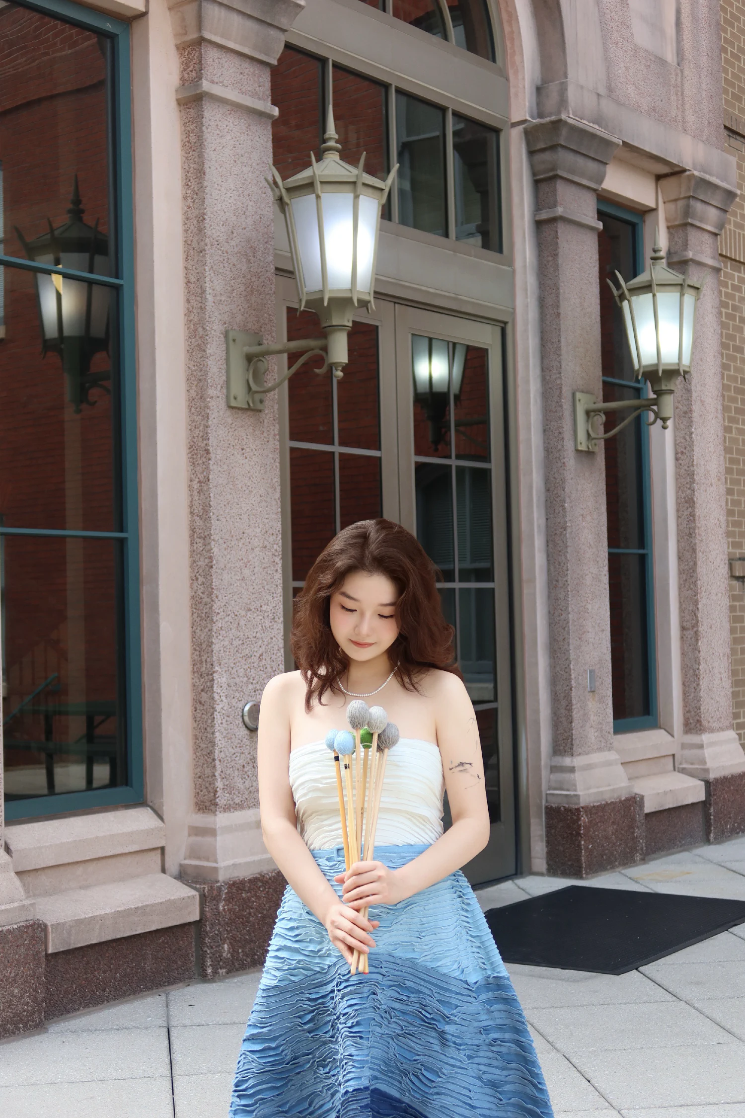 Deqi Mu performance photograph